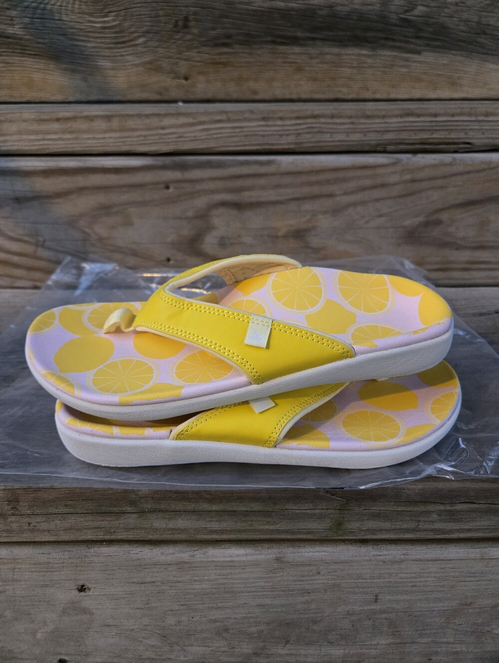 Brand new!! Brand new Spenco Shoe company yellow & white lemonade sandals size 7